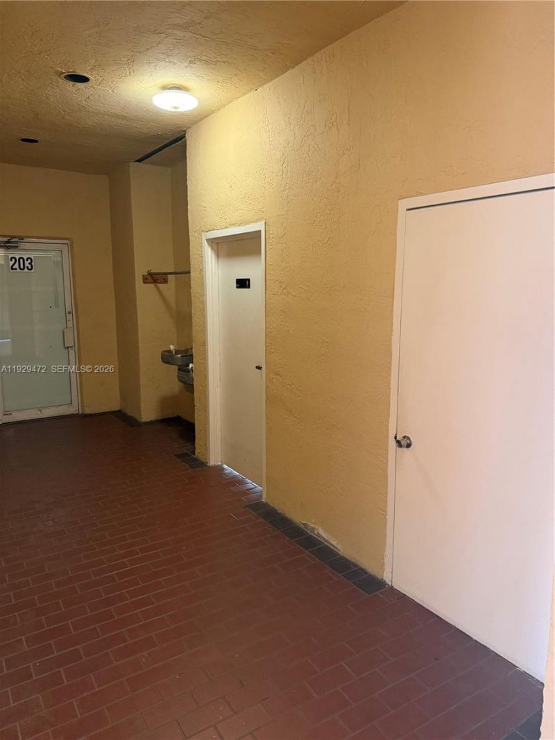 7400 NW 7th St, Unit 2, Miami, FL 33126 Photo