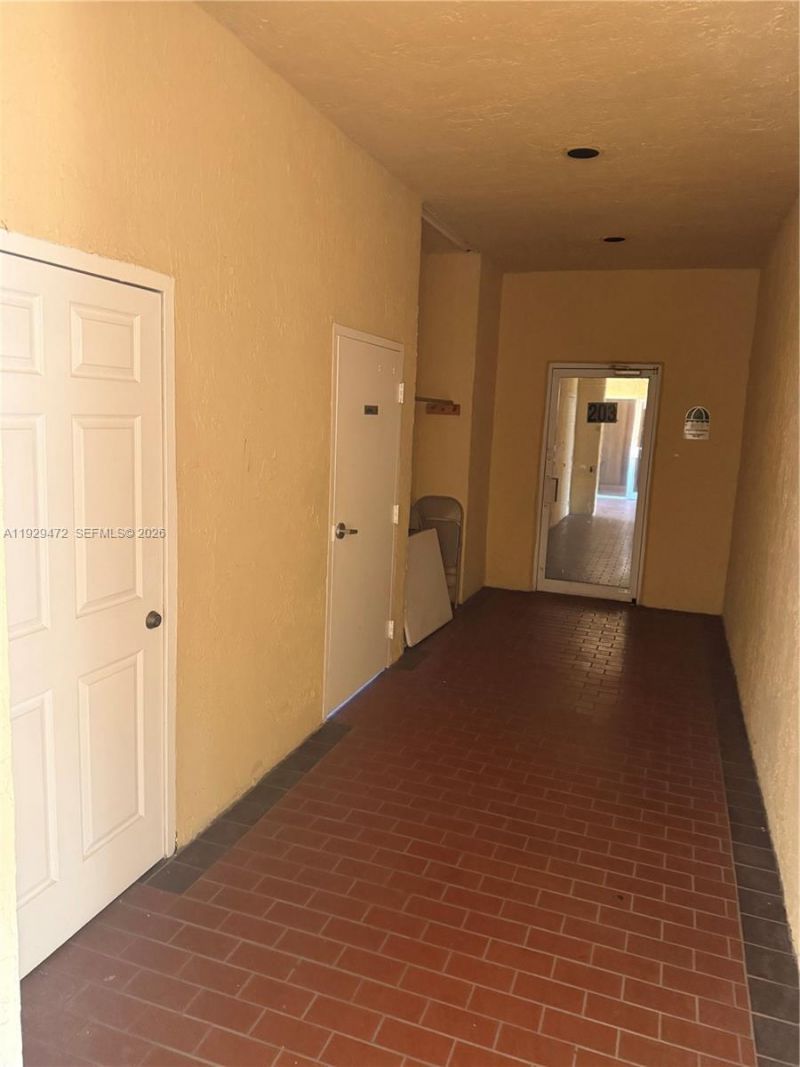 7400 NW 7th St, Unit 2, Miami, FL 33126 Photo