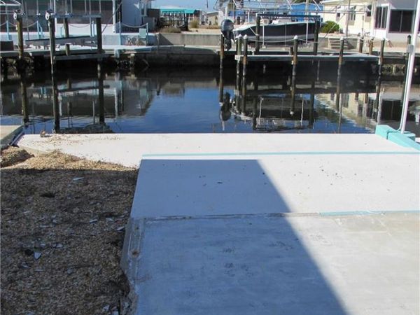 3099 Binnacle LN, ST. JAMES CITY, FL 33956