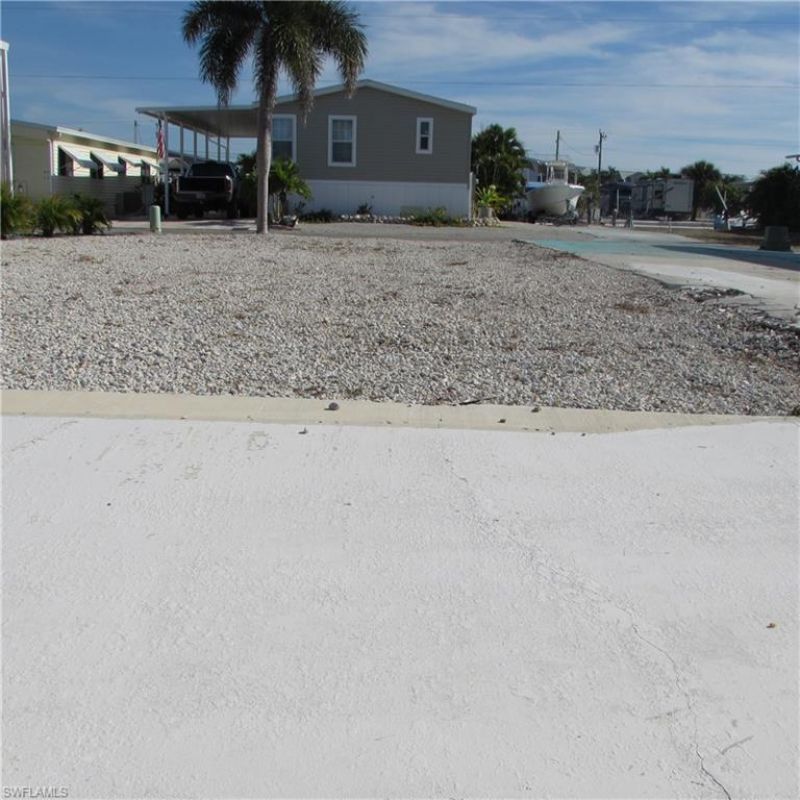 3099 Binnacle Ln, Saint James City, FL 33956 Photo