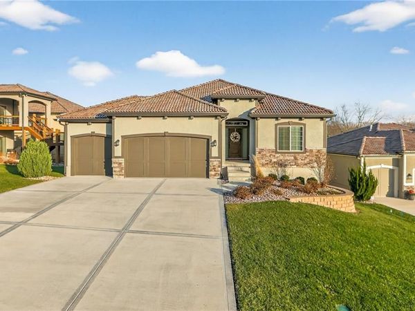 433 NW Kaylea Court, Lee's Summit, MO 64081