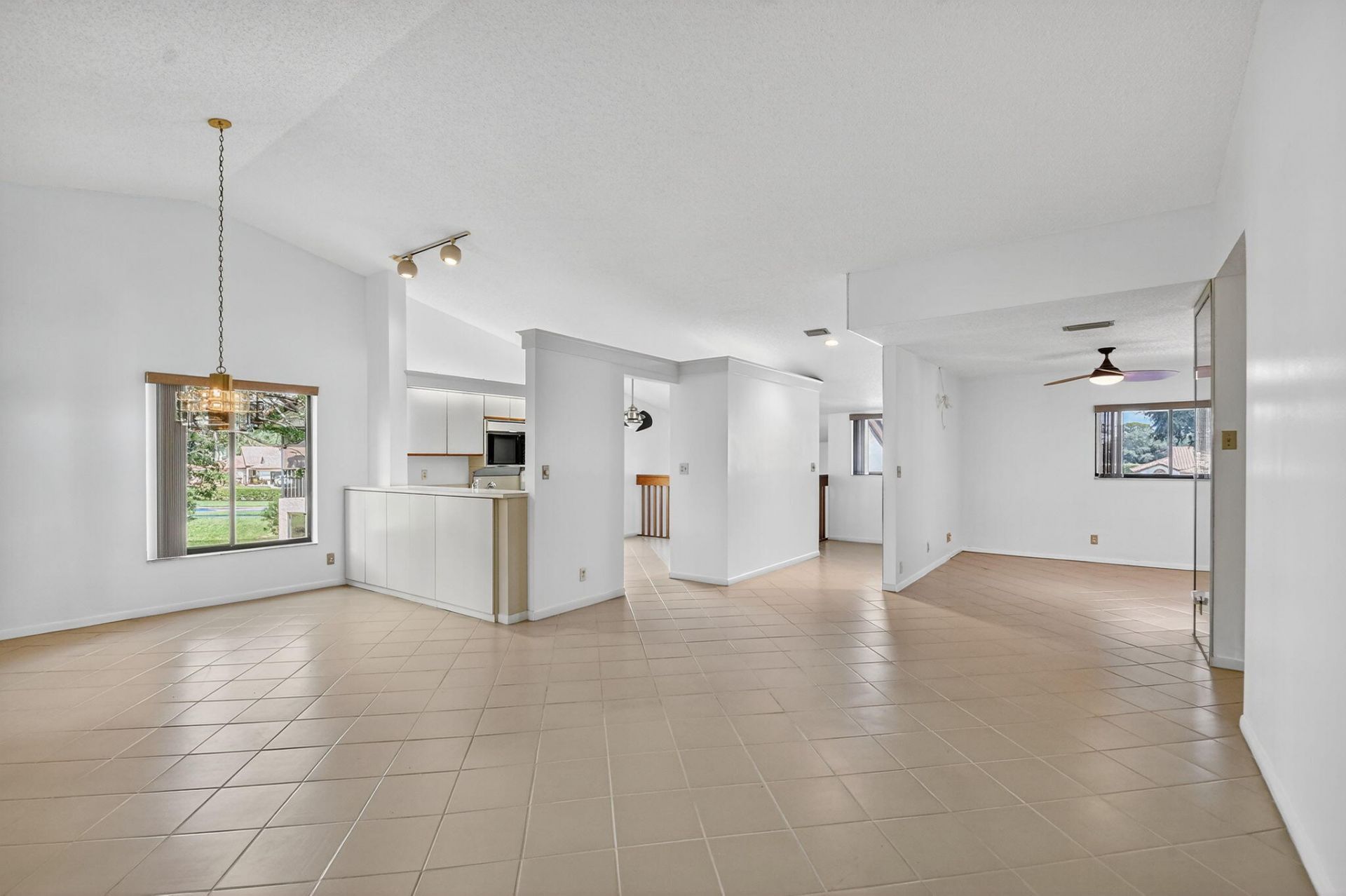 10631 Ocean Palm Way, Unit 202, Boynton Beach, FL 33437 Photo