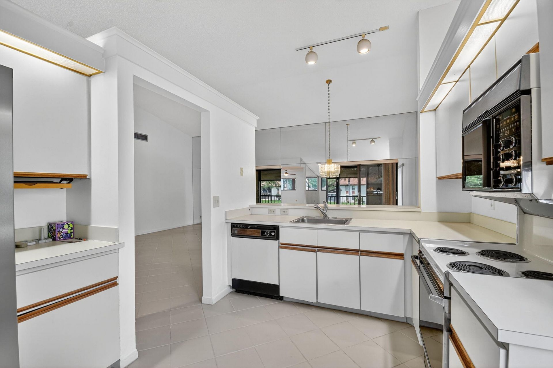 10631 Ocean Palm Way, Unit 202, Boynton Beach, FL 33437 Photo