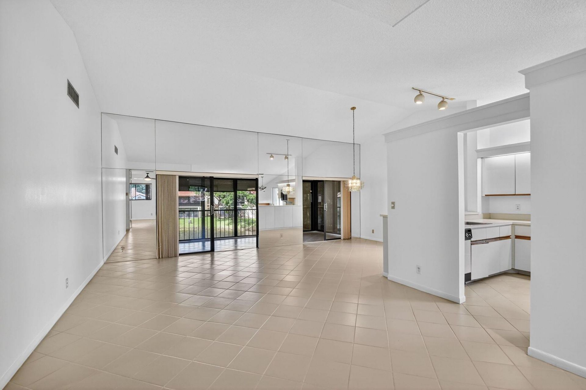 10631 Ocean Palm Way, Unit 202, Boynton Beach, FL 33437 Photo