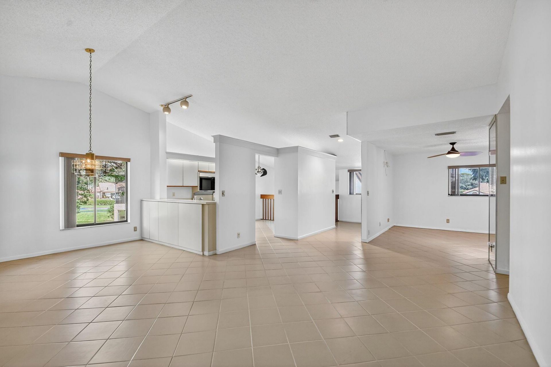 10631 Ocean Palm Way, Unit 202, Boynton Beach, FL 33437 Photo