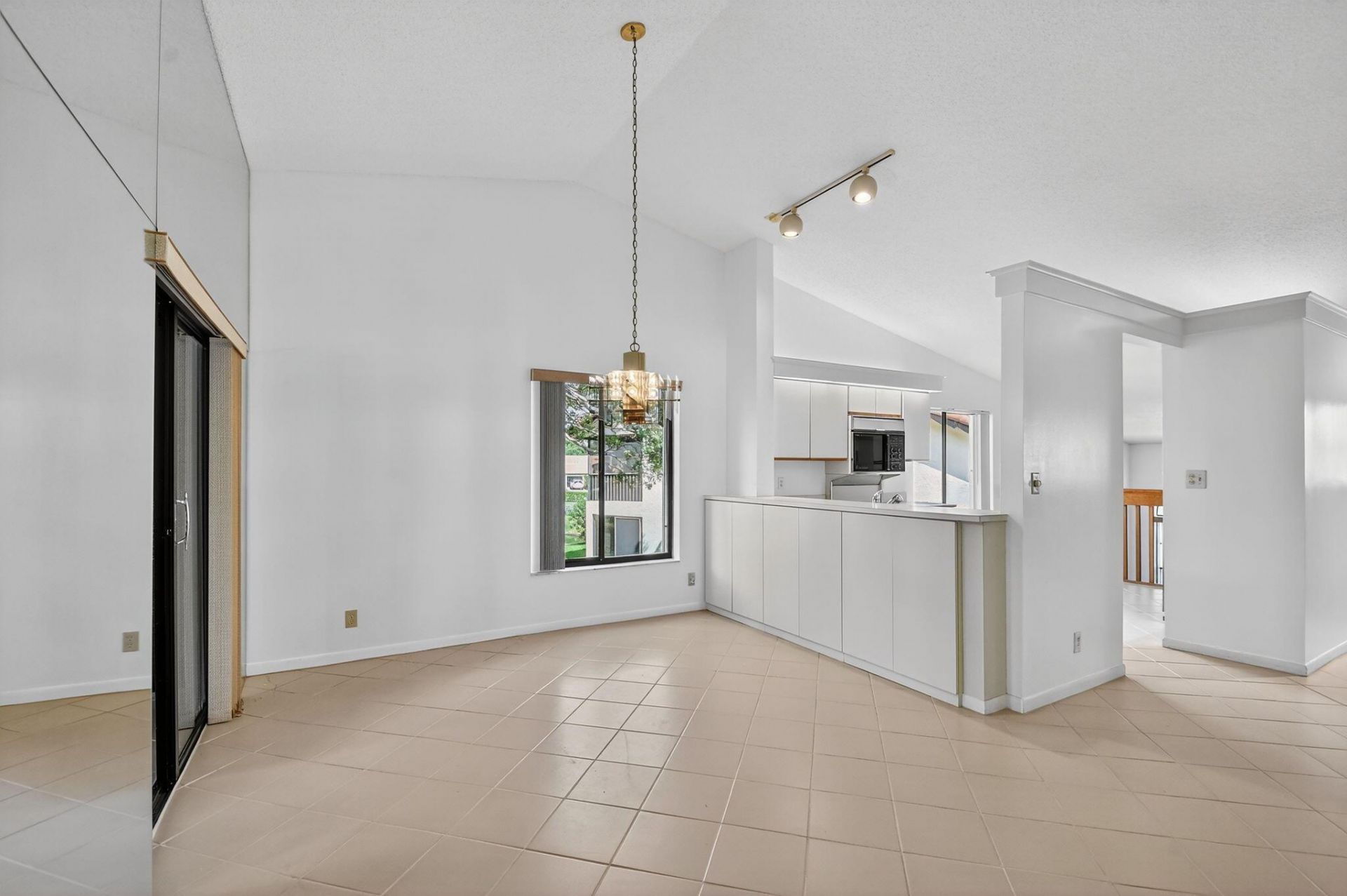 10631 Ocean Palm Way, Unit 202, Boynton Beach, FL 33437 Photo