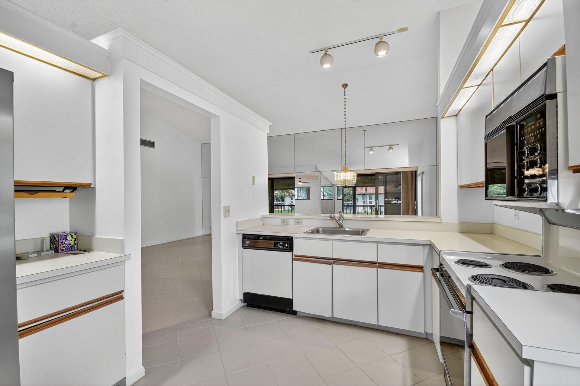 10631 Ocean Palm Way, Unit 202, Boynton Beach, FL 33437 Photo