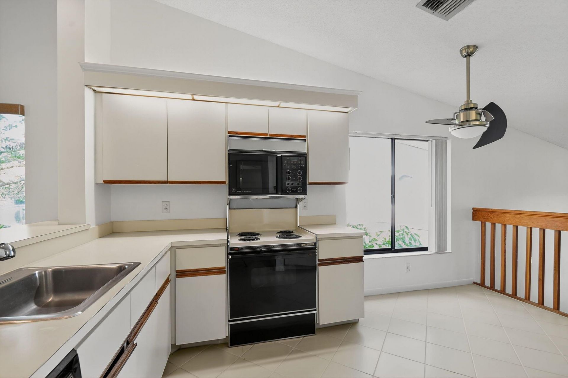 10631 Ocean Palm Way, Unit 202, Boynton Beach, FL 33437 Photo