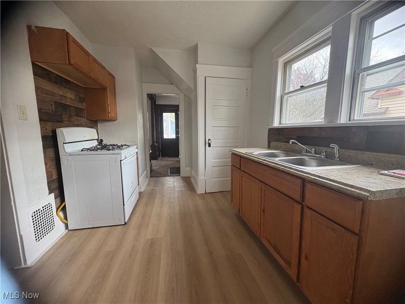 2286 6th Street SW, Akron, OH 44314 Photo 8