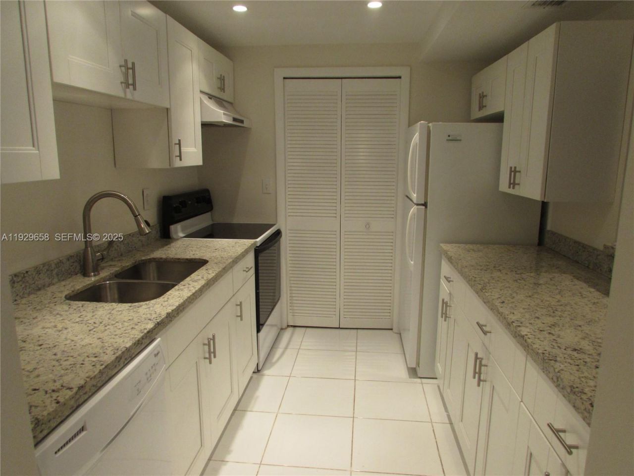 200 Lakeview Dr, Unit 108, Weston, FL 33326 Photo