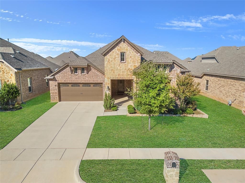 2811 Diamond Ridge Drive, Arlington, TX 76001 Main Photo