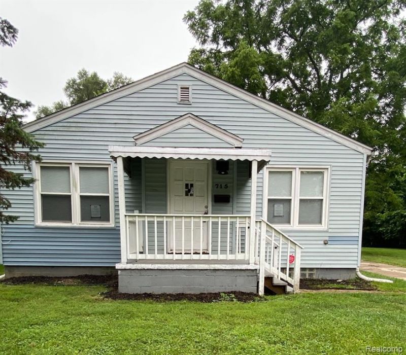 715 Kenilworth Avenue, Pontiac, MI 48340 Main Photo