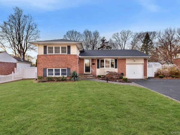 22 Niagara Lane, Commack, NY 11725