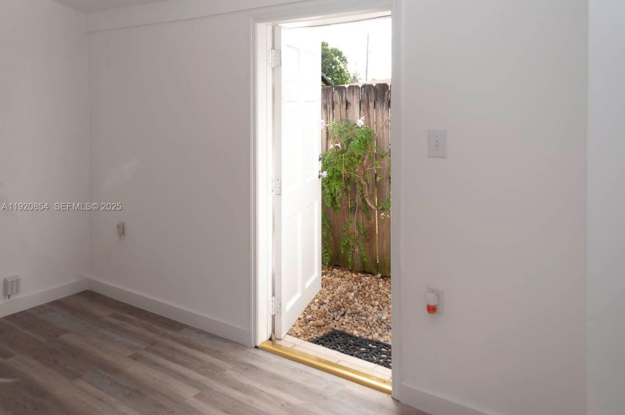 6384 SW 31st St, Miami, FL 33155 Photo