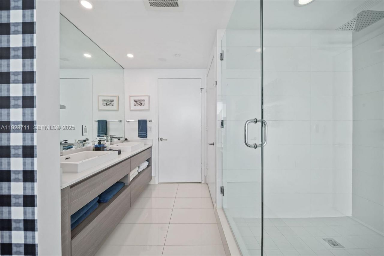 460 NE 28th St, Unit 3904, Miami, FL 33137 Photo