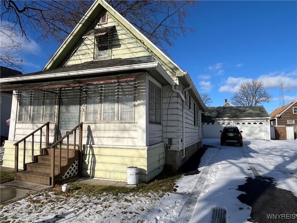 2648 Ontario Avenue, Niagara Falls, NY 14305 Main Photo