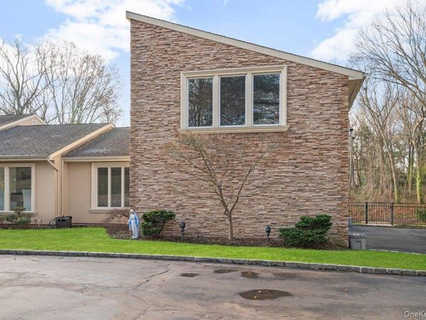 90 Rodeo Drive, Oyster Bay Cove, NY 11791