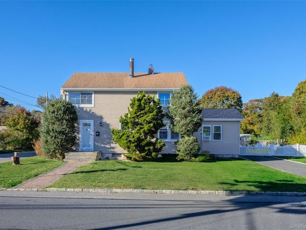 17 Andrew Avenue, Islip Terrace, NY 11752