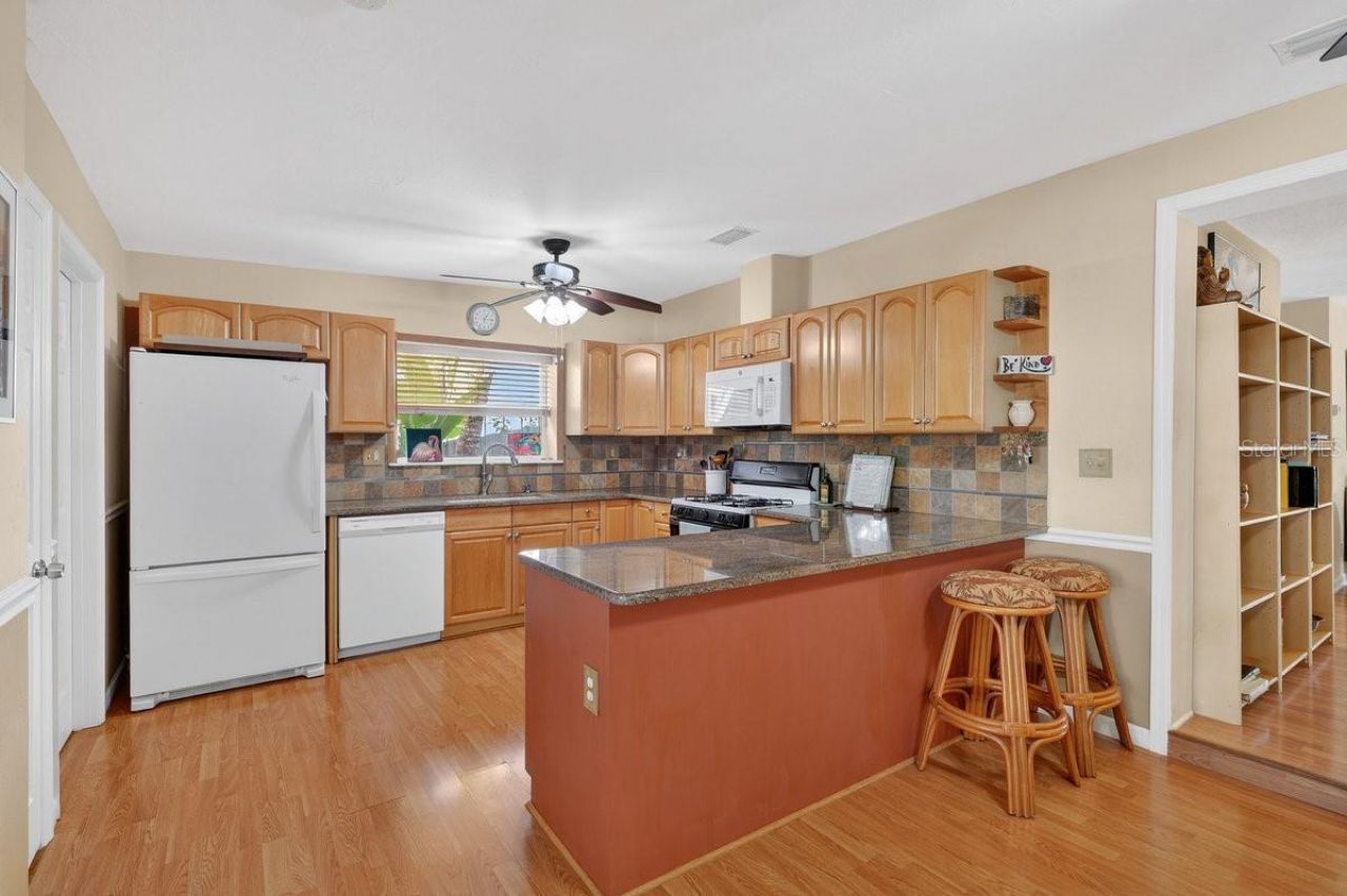 810 E 9th Avenue, New Smyrna Beach, FL 32169 Photo