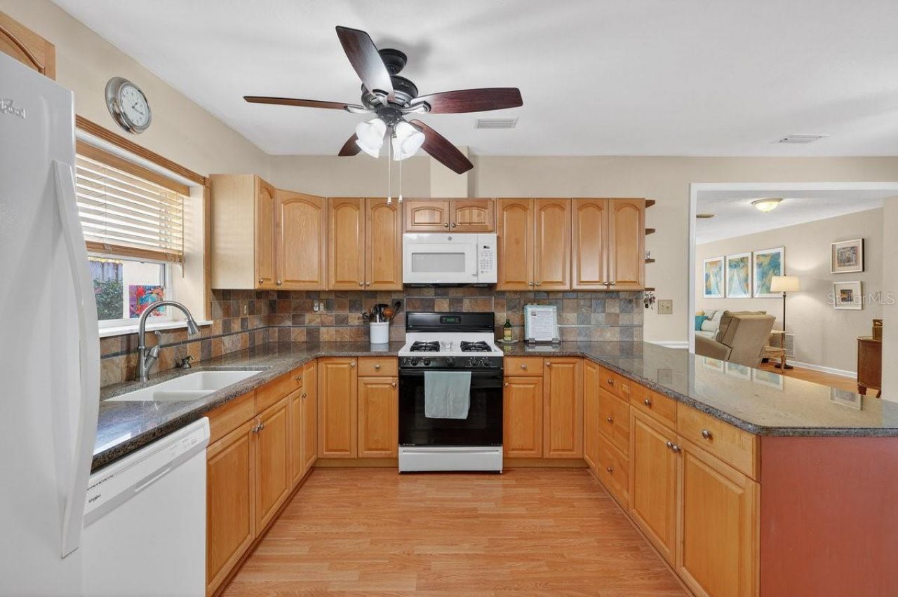 810 E 9th Avenue, New Smyrna Beach, FL 32169 Photo