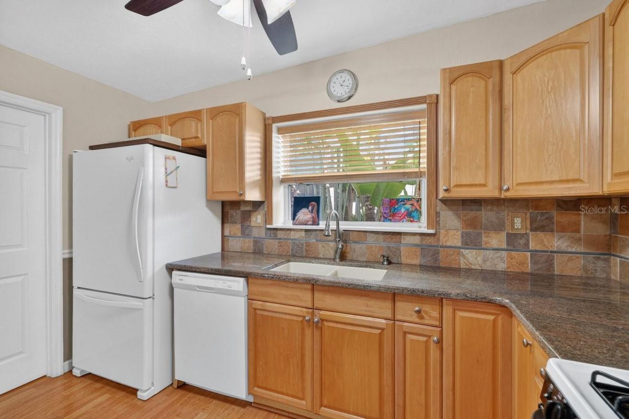 810 E 9th Avenue, New Smyrna Beach, FL 32169 Photo