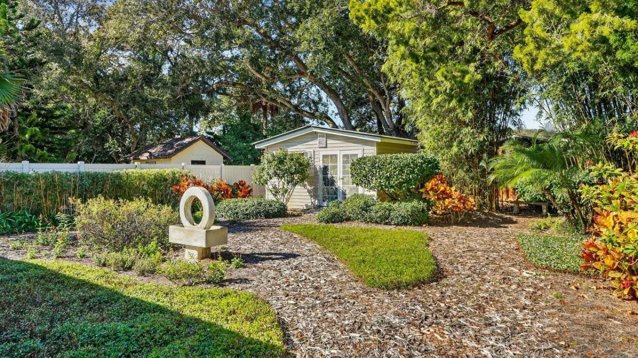 810 E 9th Avenue, New Smyrna Beach, FL 32169 Photo