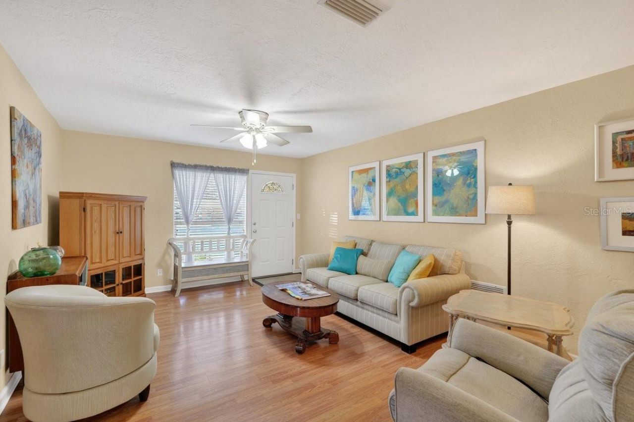 810 E 9th Avenue, New Smyrna Beach, FL 32169 Photo