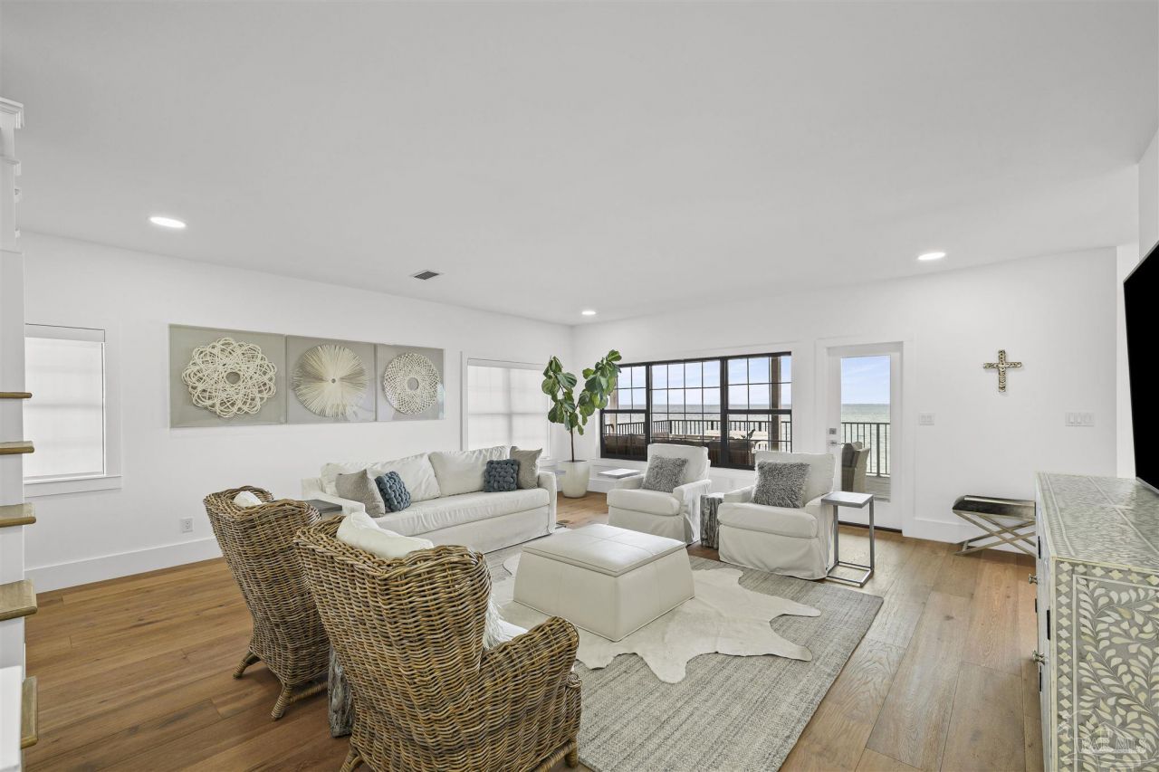 48 Baybridge Dr, Gulf Breeze, FL 32561 Main Photo