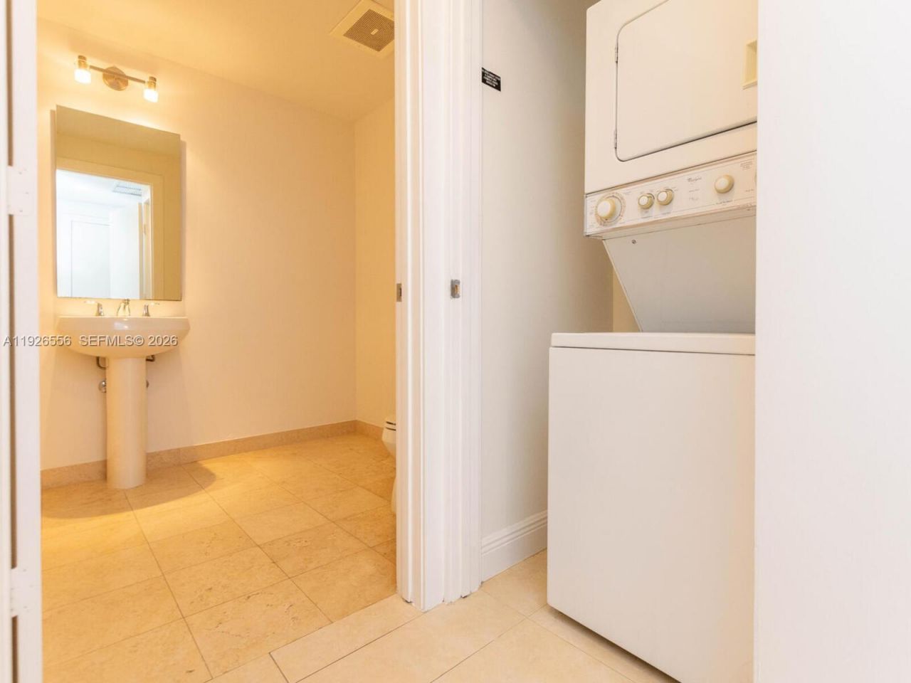 1050 Brickell Ave, Unit 606, Miami, FL 33131 Photo
