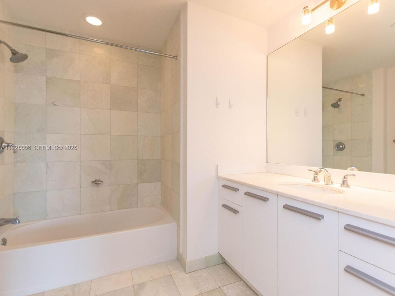 1050 Brickell Ave, Unit 606, Miami, FL 33131 Photo