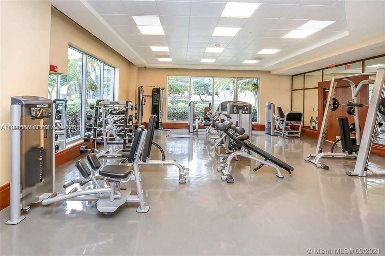 1050 Brickell Ave, Unit 606, Miami, FL 33131 Photo