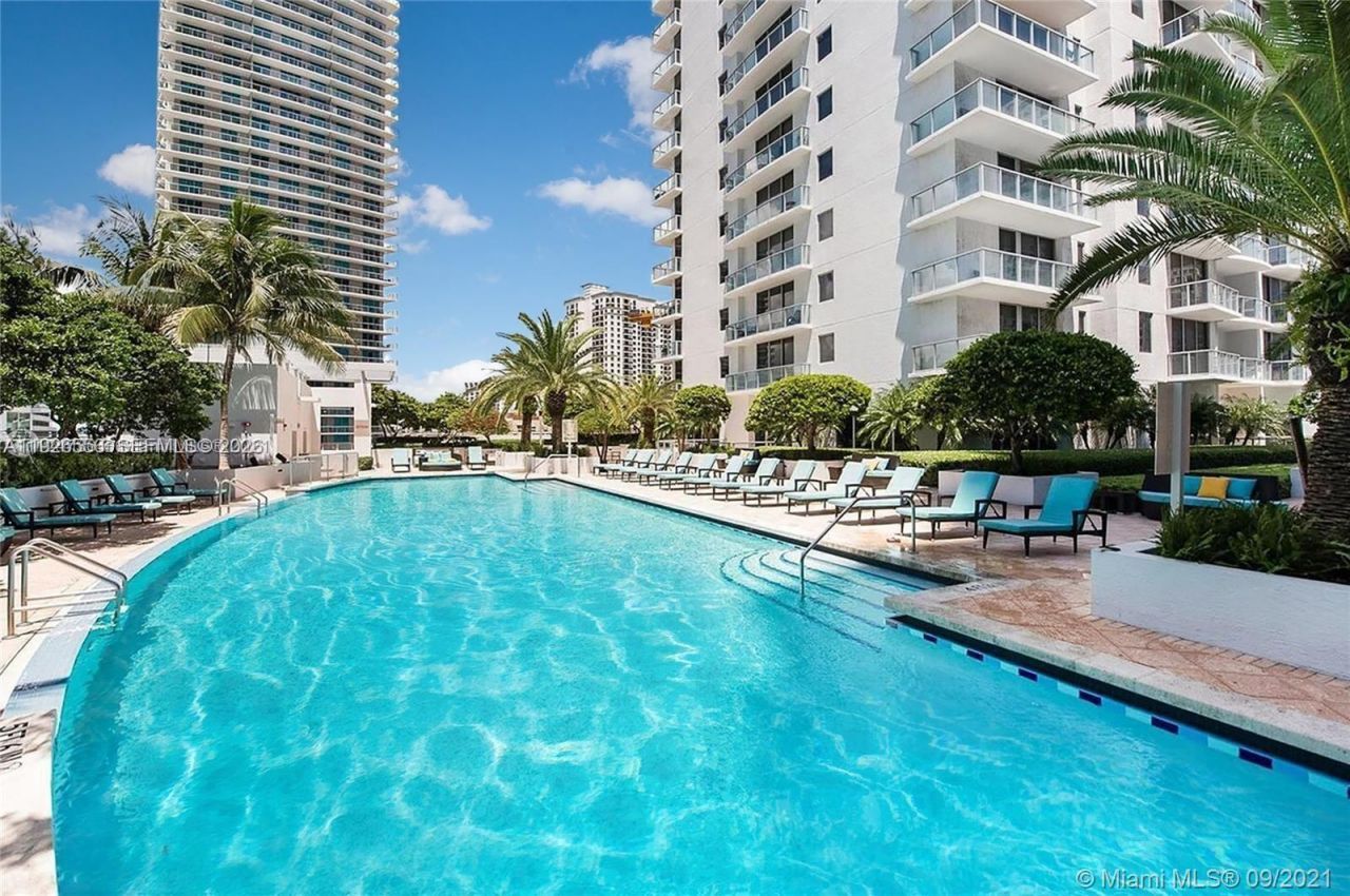 1050 Brickell Ave, Unit 606, Miami, FL 33131 Photo