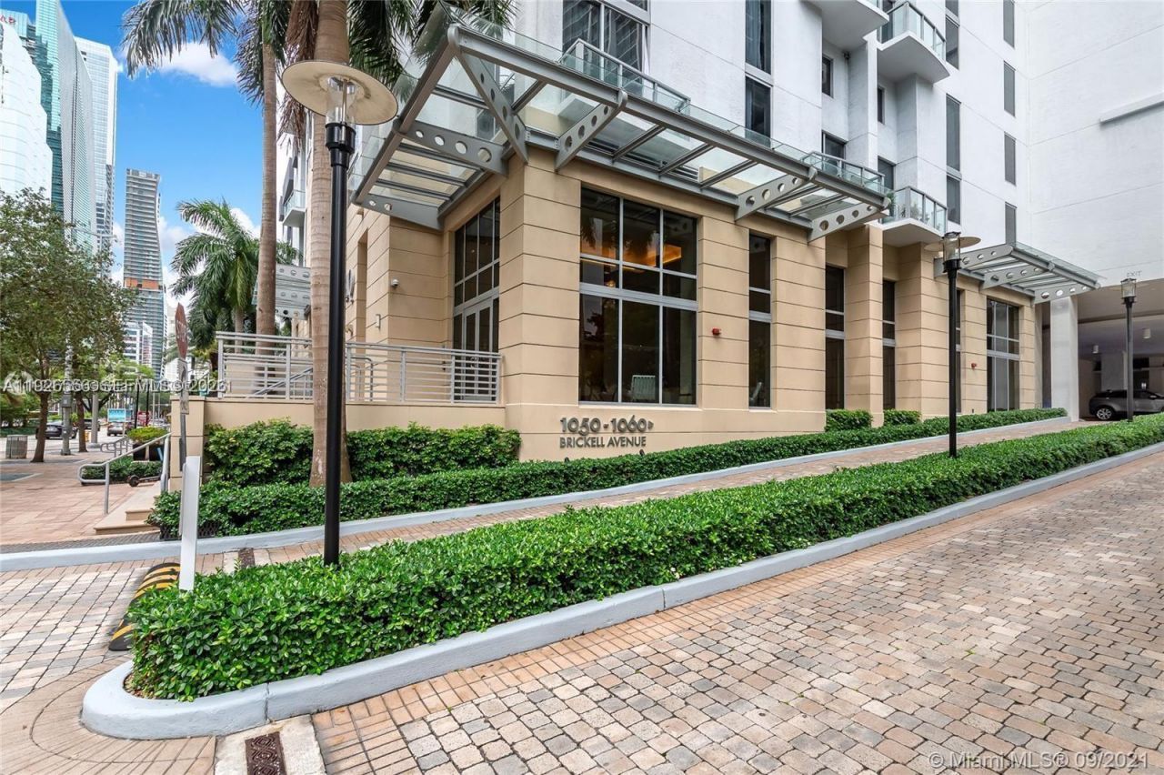 1050 Brickell Ave, Unit 606, Miami, FL 33131 Photo