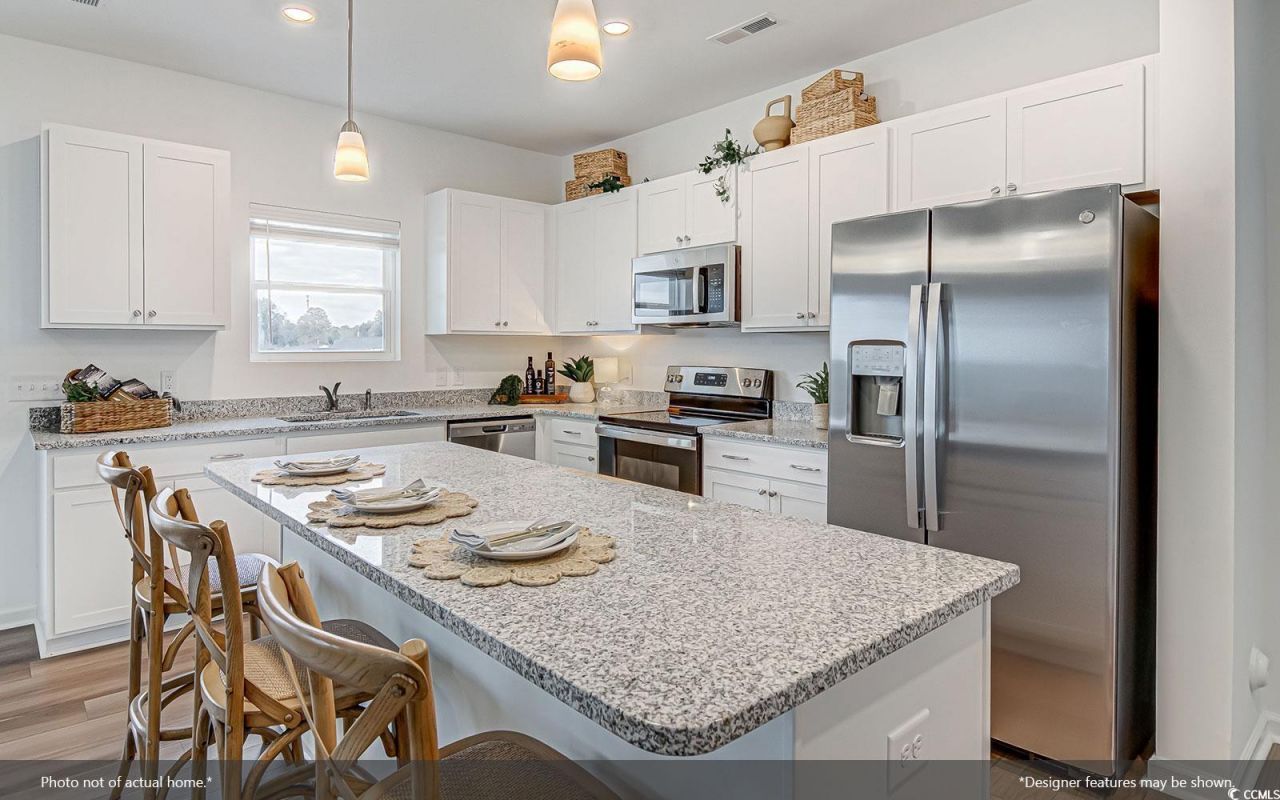 383 Garden Grove St Photo 2