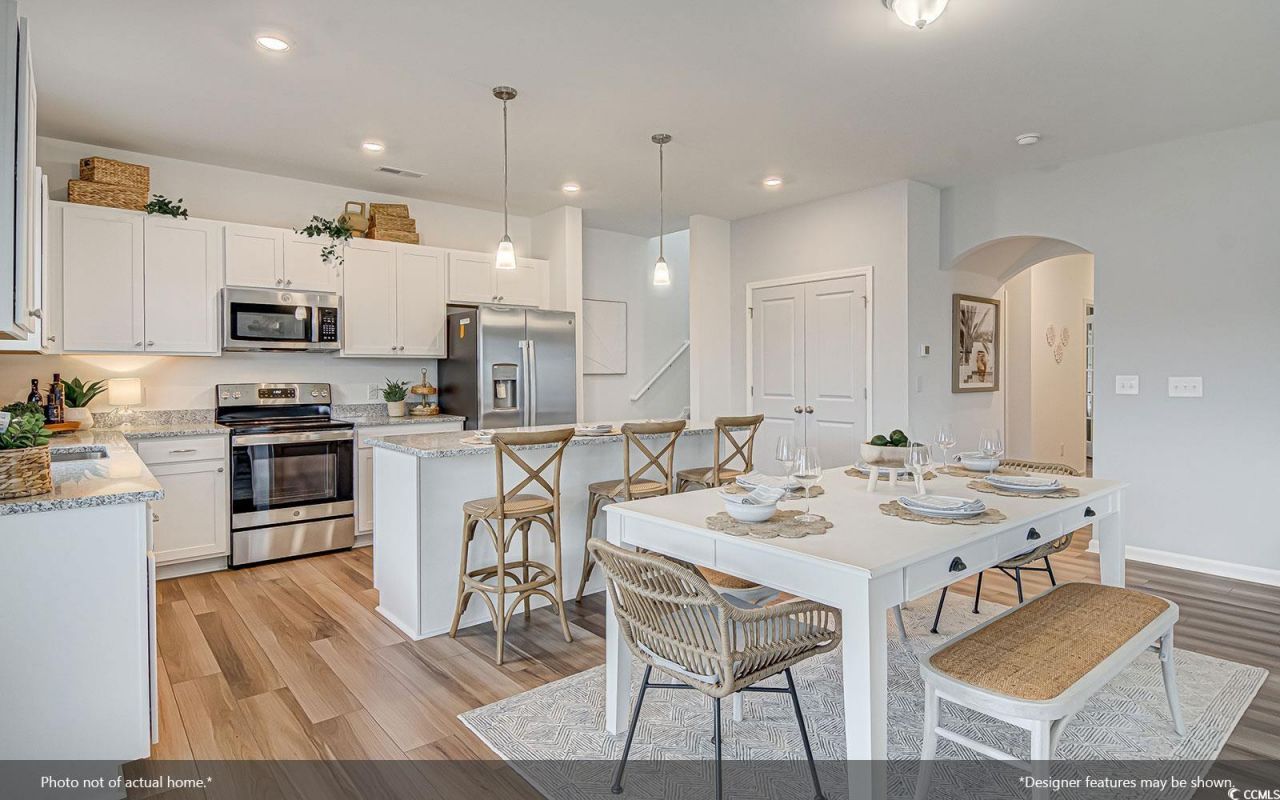 383 Garden Grove St Photo 7