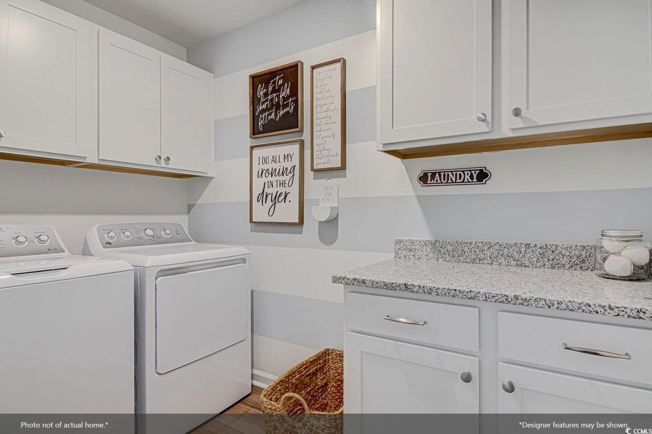 383 Garden Grove St Photo 8