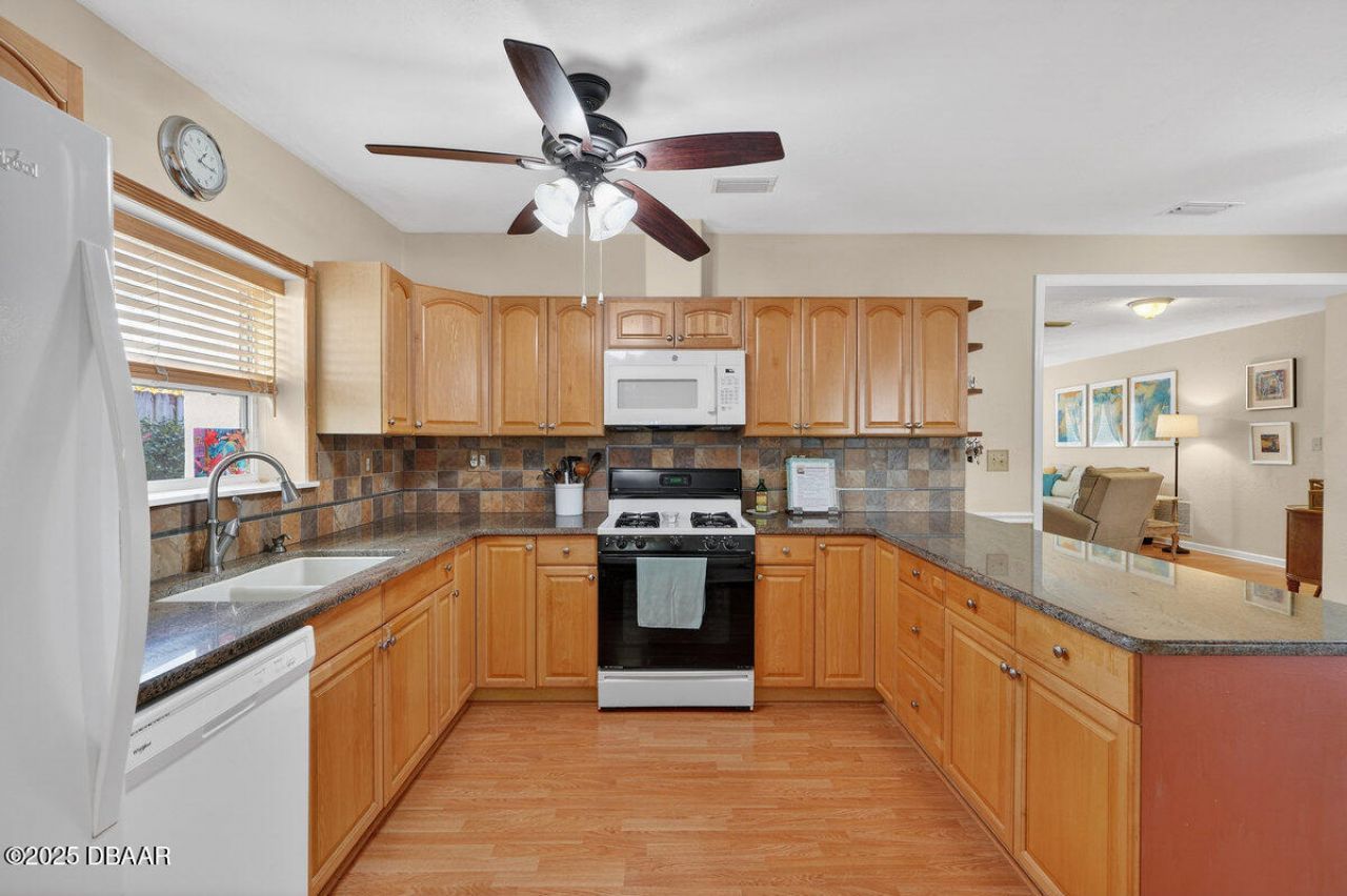 810 E 9th Avenue, New Smyrna Beach, FL 32169 Photo