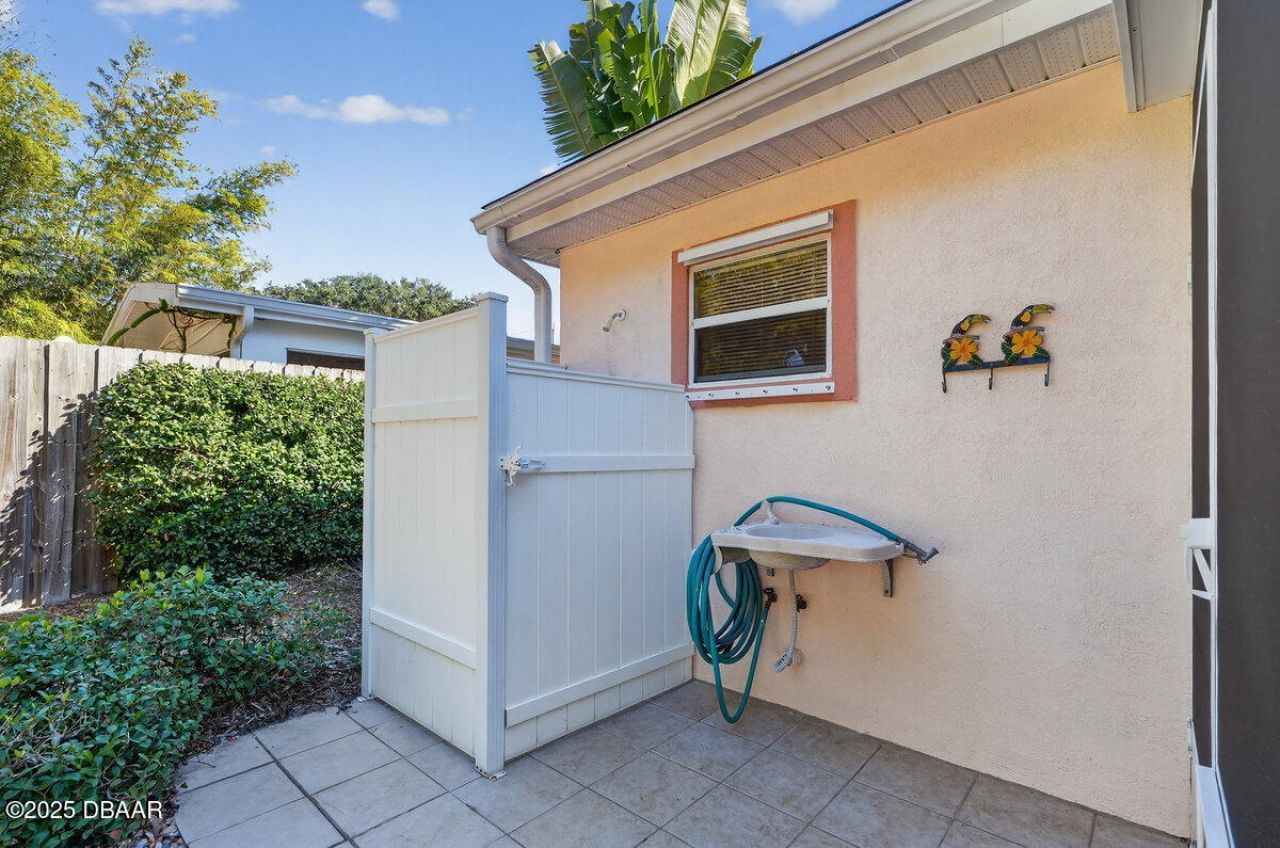 810 E 9th Avenue, New Smyrna Beach, FL 32169 Photo