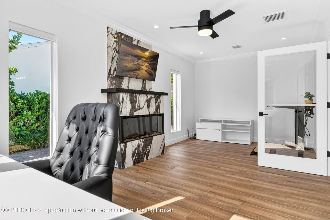 301 Pilgrim Road, West Palm Beach, FL 33405 Photo