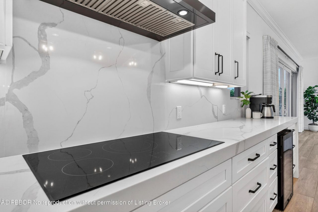 301 Pilgrim Road, West Palm Beach, FL 33405 Photo