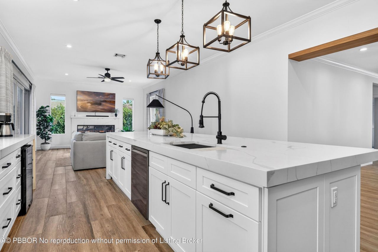 301 Pilgrim Road, West Palm Beach, FL 33405 Photo