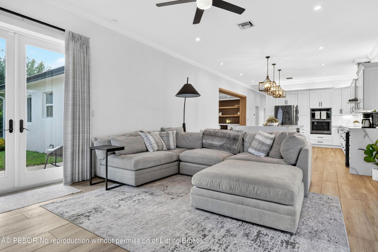 301 Pilgrim Road, West Palm Beach, FL 33405 Photo