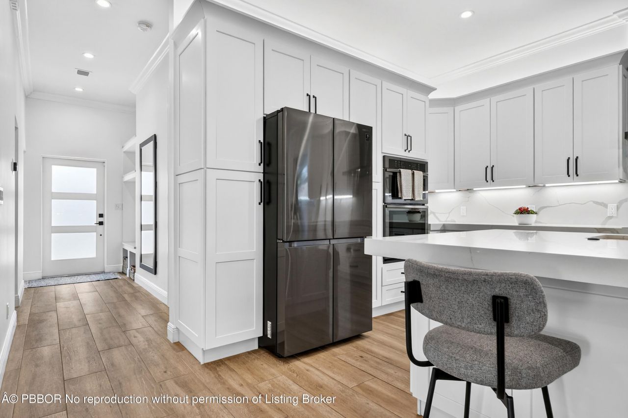 301 Pilgrim Road, West Palm Beach, FL 33405 Photo