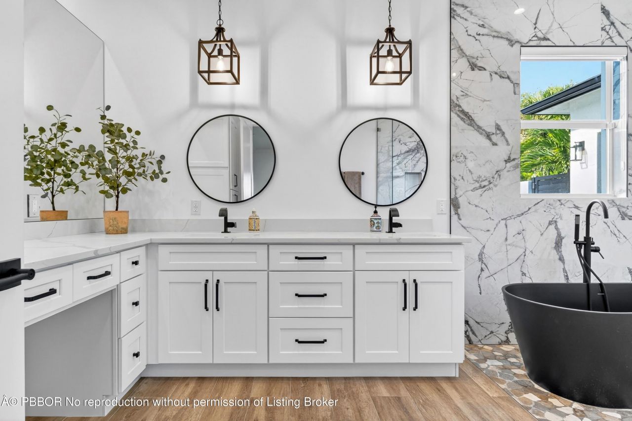 301 Pilgrim Road, West Palm Beach, FL 33405 Photo