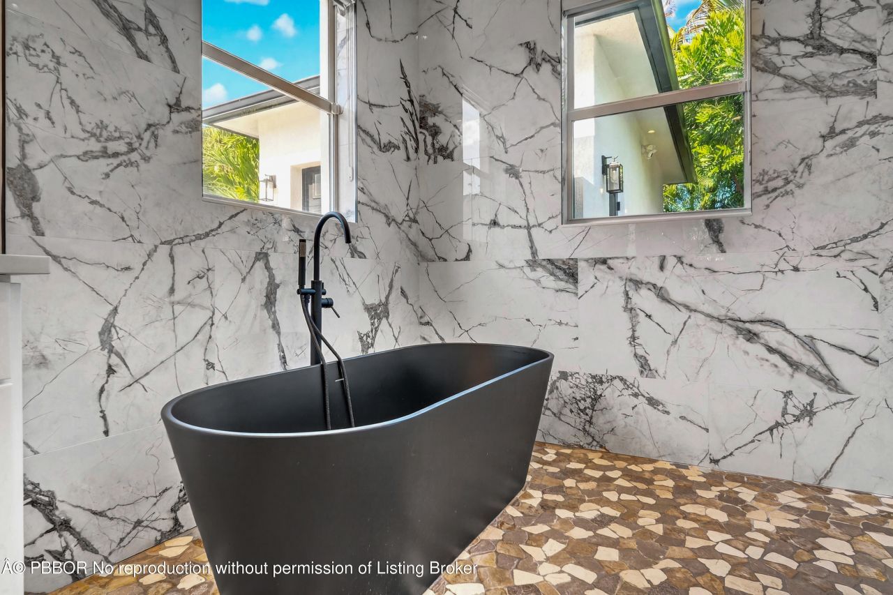 301 Pilgrim Road, West Palm Beach, FL 33405 Photo