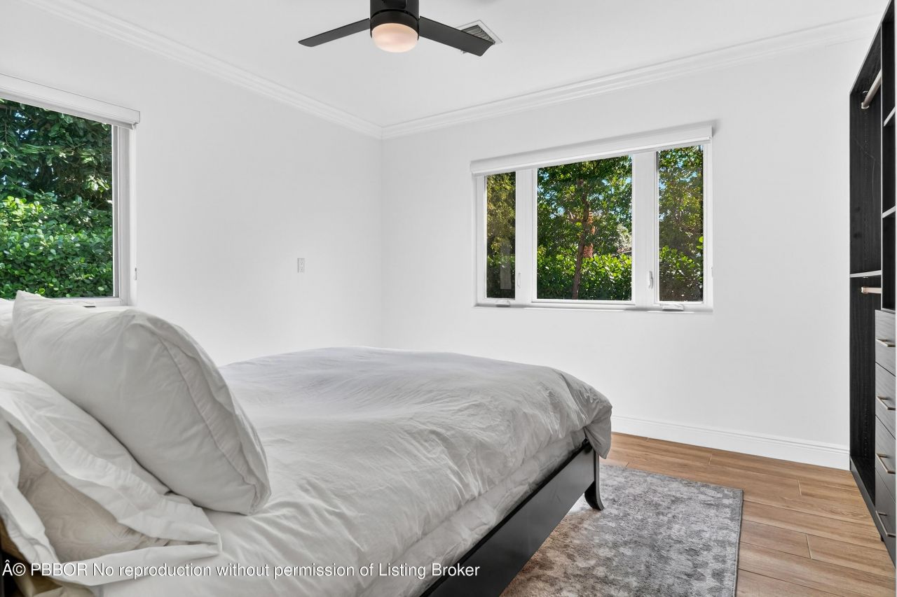 301 Pilgrim Road, West Palm Beach, FL 33405 Photo