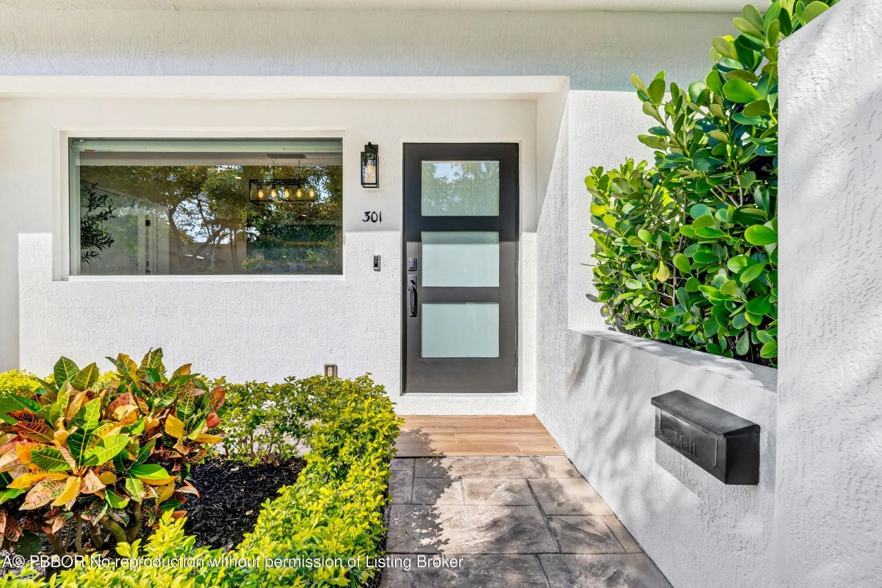 301 Pilgrim Road, West Palm Beach, FL 33405 Photo