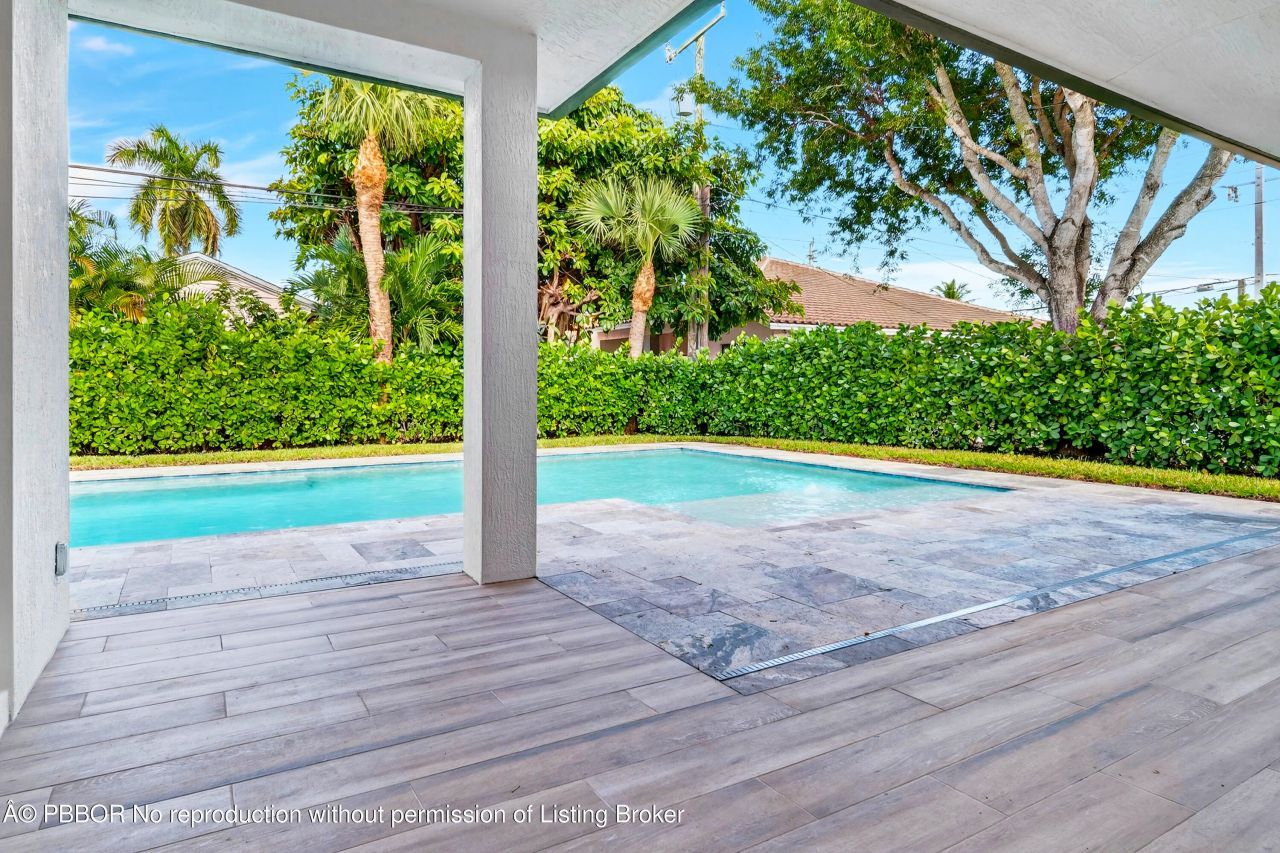 301 Pilgrim Road, West Palm Beach, FL 33405 Photo