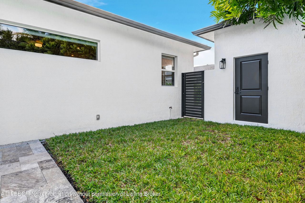 301 Pilgrim Road, West Palm Beach, FL 33405 Photo