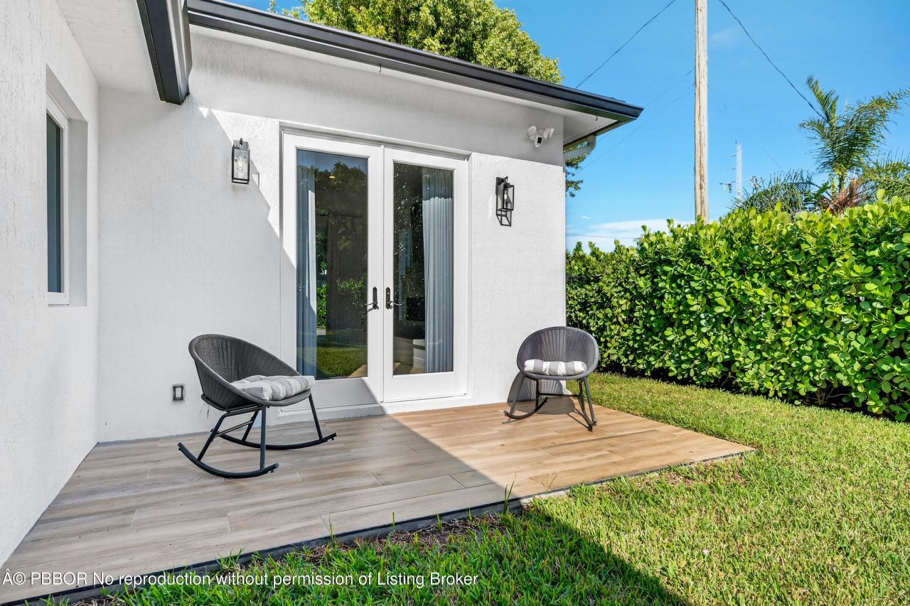 301 Pilgrim Road, West Palm Beach, FL 33405 Photo